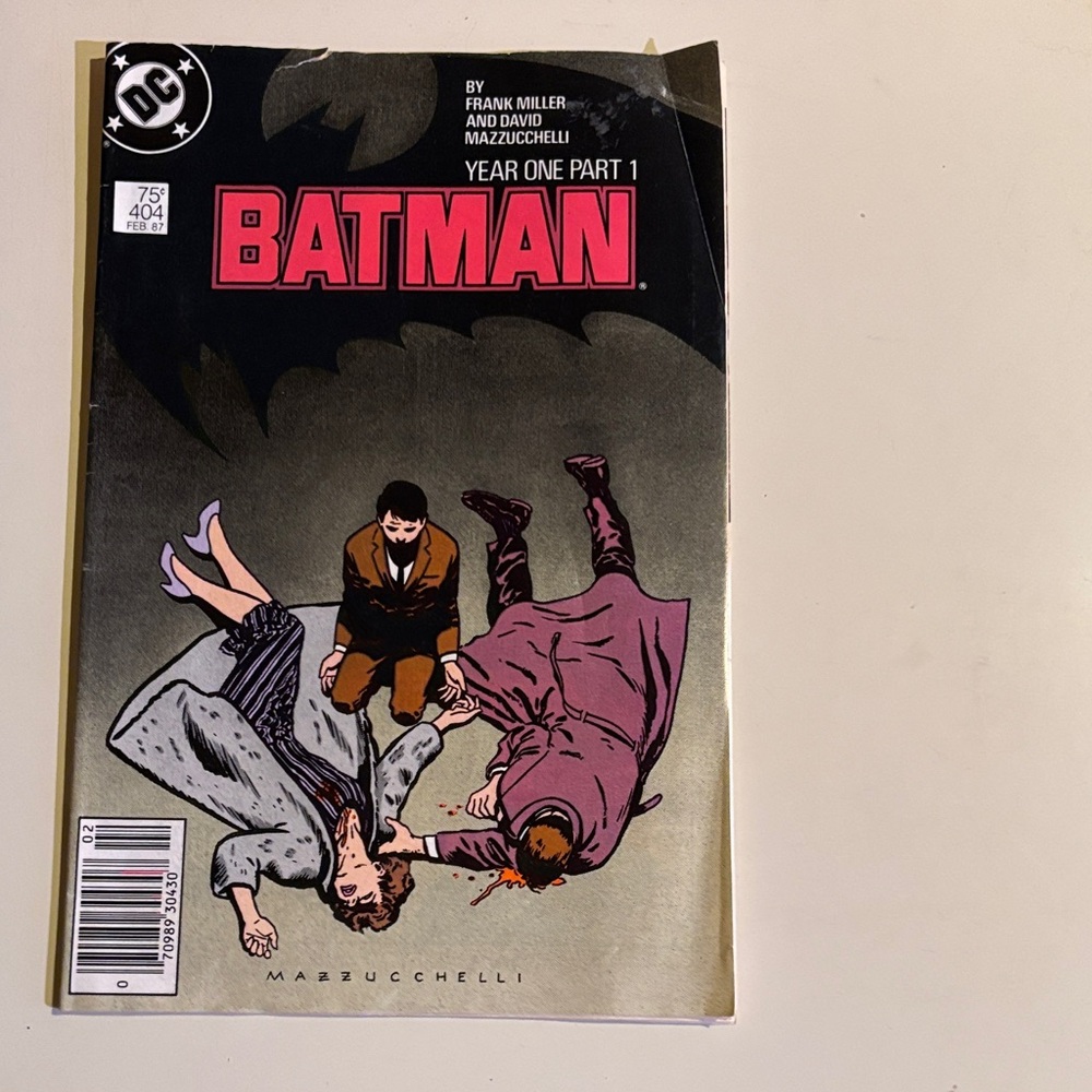 1987 #404 DC Batman Year One Part 1 Comic with Black and Red Cover